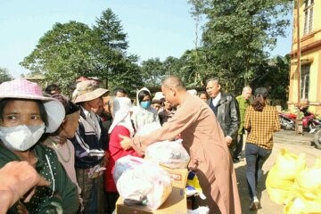Phật giáo tặng quà Tết Giáp Ngọ tại Hướng Hóa